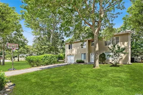 1 Sunset St, Hampton Bays, NY 11946