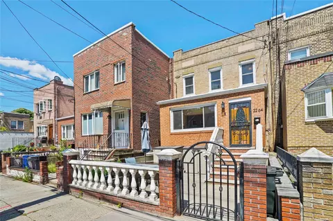 22-64 Crescent St, Long Island City, NY 11105