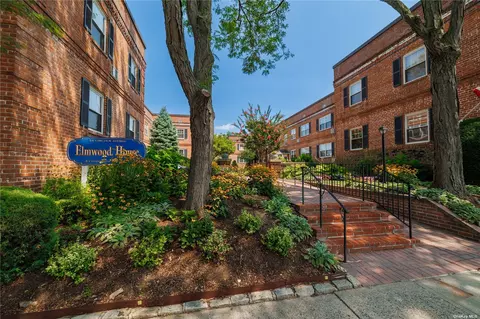 51 Lincoln Ave #B2, Rockville Centre, NY 11570