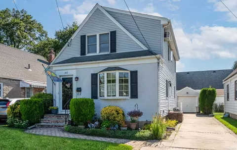 1012 Premier Blvd, New Hyde Park, NY 11040