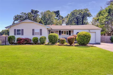 7 Orchard Dr, Deer Park, NY 11729