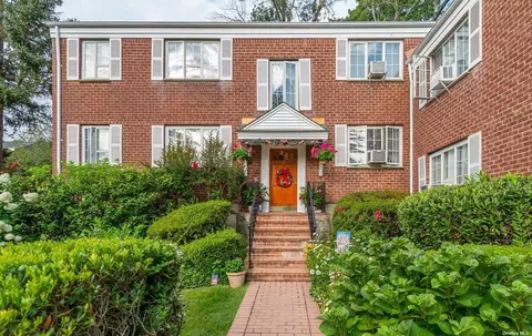 45 Nathan Hale Dr #15B, Huntington, NY 11743