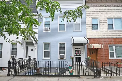 79-72 78th Ave, Glendale, NY 11385