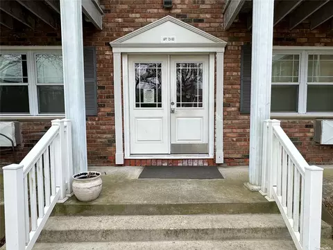 80 Fairharbor Dr #80, Patchogue, NY 11772