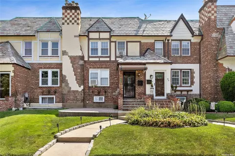 97 Dartmouth St, Valley Stream, NY 11581