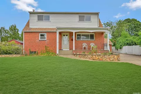 47 Arbor Ln, Centereach, NY 11720