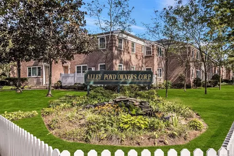 226-33 Kingsbury Ave #A, Bayside, NY 11364