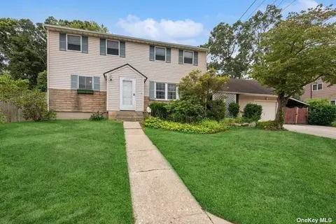 1372 America Ave, West Babylon, NY 11704
