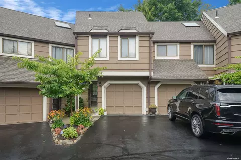 237 Treetop Cir #237, Nanuet, NY 10954