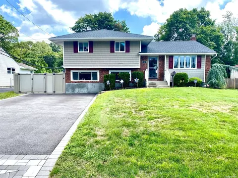 31 Ramsey Rd, Commack, NY 11725