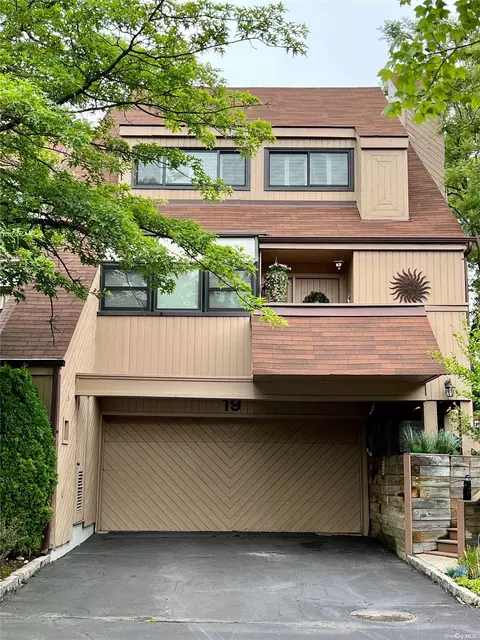 19 John Bean Ct #19, Port Washington, NY 11050