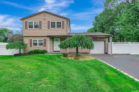 196 Syracuse Ave, Medford, NY 11763