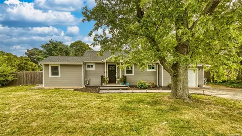 1465 Manatuck Blvd, Bay Shore, NY 11706