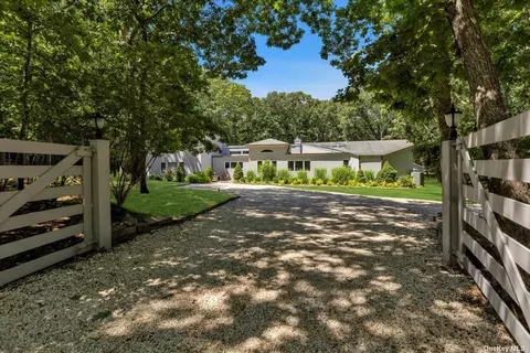 29 N Hollow Dr, East Hampton, NY 11937