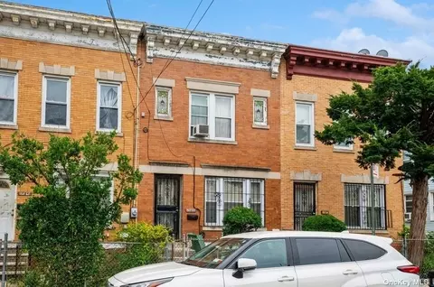168-66 92nd Rd, Jamaica, NY 11433