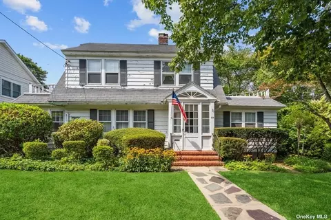 59 Lincoln St, Babylon, NY 11702