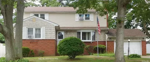 1314 13th St, West Babylon, NY 11704