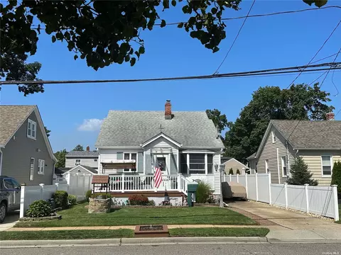 18 Frank Ave, Bellmore, NY 11710