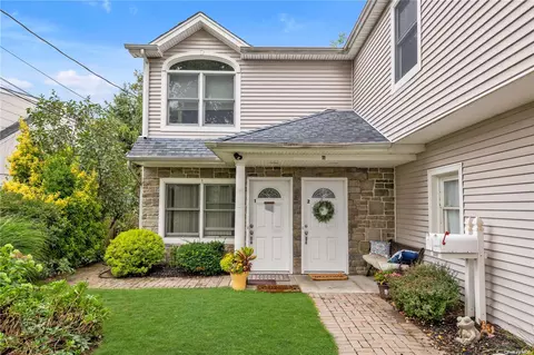 11 Nesaquake Ave, Port Washington, NY 11050