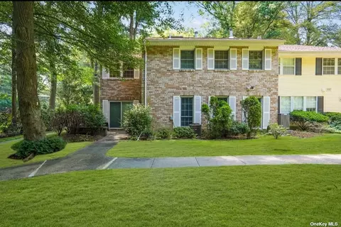 3 Woodtree Dr #-, Woodbury, NY 11797