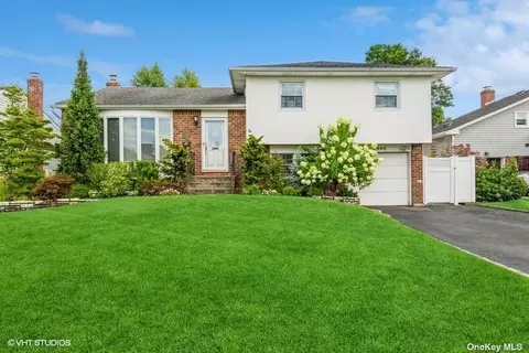 3054 Clovermere Rd, Wantagh, NY 11793