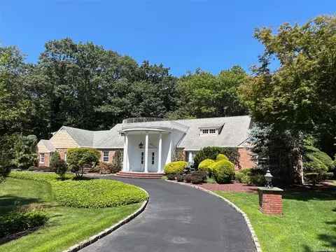 17 Wellington Dr, Stony Brook, NY 11790