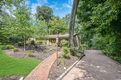 59 New Mill Rd, Smithtown, NY 11787