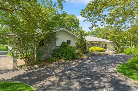 6 Shelter Bay Dr, Great Neck, NY 11024