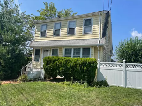 529 Ocean Ave, Massapequa, NY 11758