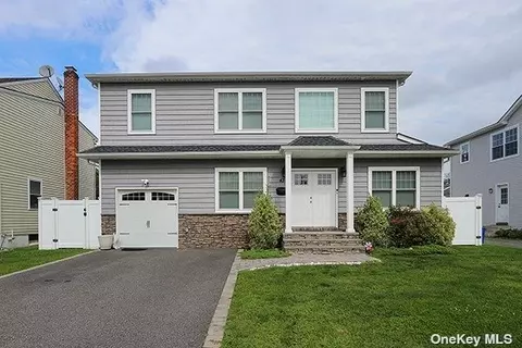 43 Linden Blvd, Hicksville, NY 11801