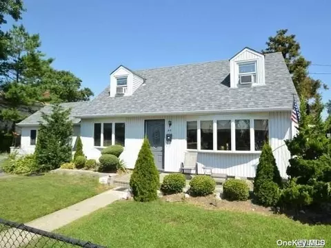 63 Van Buren St, Baldwin, NY 11510
