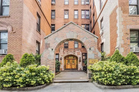 41-42 42nd St #1-A, Sunnyside, NY 11104