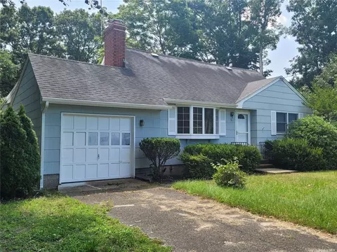 98 Southaven Ave, Medford, NY 11763