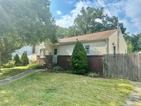 23 5th St, Ronkonkoma, NY 11779