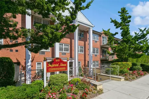 250 North Vlg #B5, Rockville Centre, NY 11570