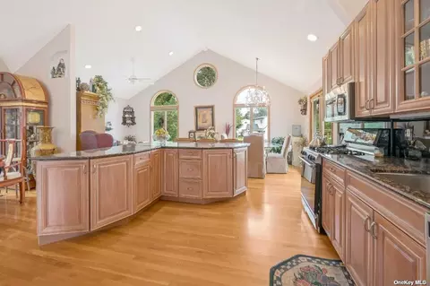 25 Purdy Ave, East Northport, NY 11731