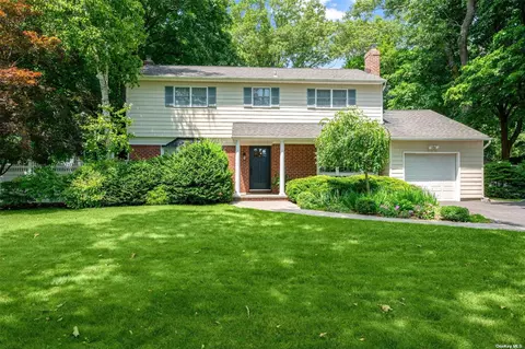 9 Roderick Ct, East Northport, NY 11731