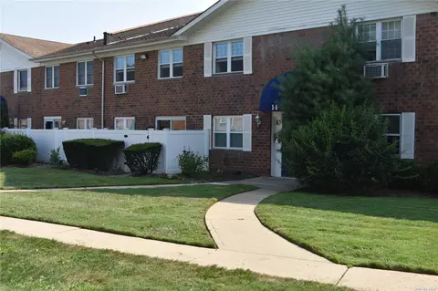 460 Old Town Rd #14M, Port Jefferson Station, NY 11776