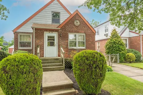56-20 188th St, Fresh Meadows, NY 11365