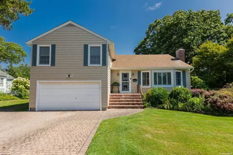 150 S Bay Ave, Brightwaters, NY 11718