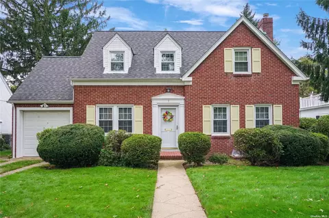 7 Mulberry Ave, Garden City, NY 11530