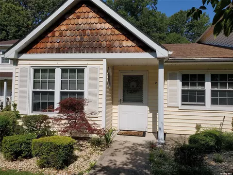 2 Egret Path #2, Coram, NY 11727