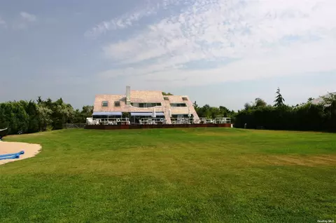 7 Pine Tree Ln, Westhampton, NY 11977