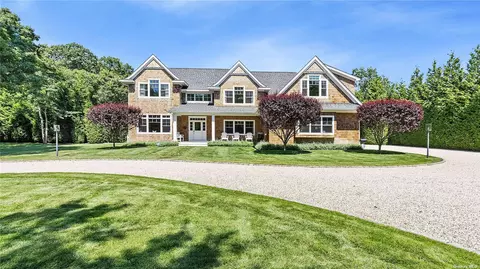 9 Lemuria Ln, Quogue, NY 11959