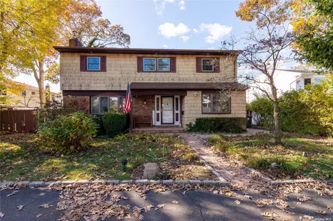 428 Higbie Ln, West Islip, NY 11795