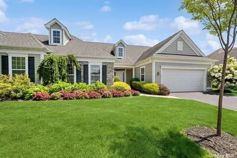 60 Samantha Cir #60, Westhampton, NY 11977