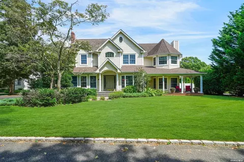 269 Oakwood Rd, Oakdale, NY 11769