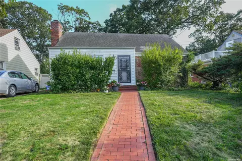 878 Centennial Ave, North Baldwin, NY 11510