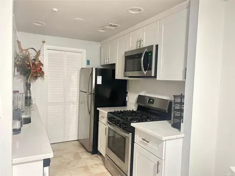 103 Birchwood Rd #103, Medford, NY 11763