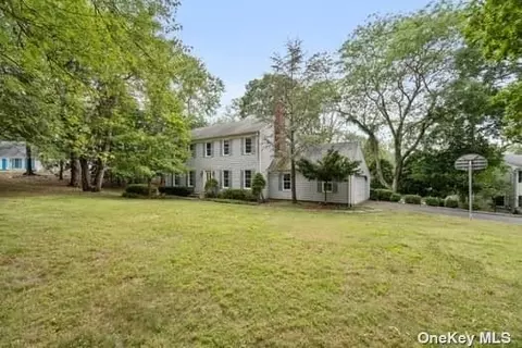 31 Pond View Dr, Wading River, NY 11792